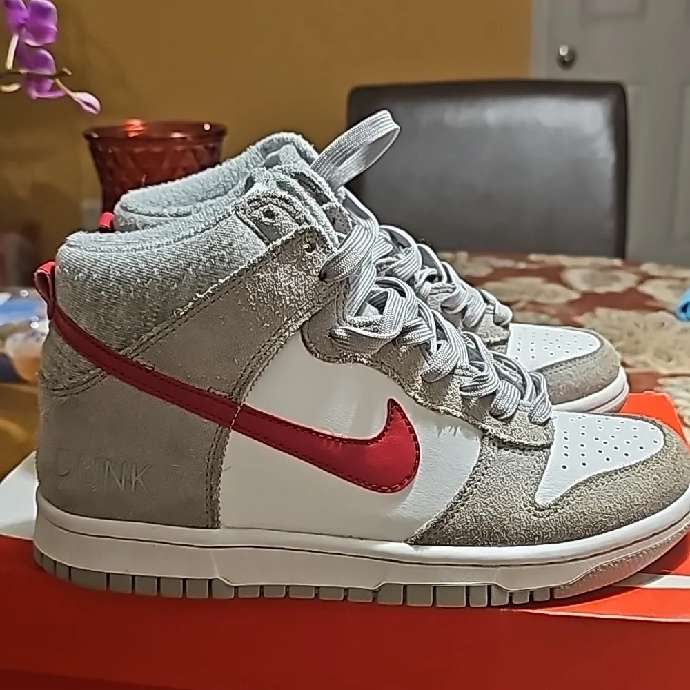 Nike Dunk High SE GS “Athletic Club”- Size: 5Y / 6.5 for Women. - Picture 2 of 6